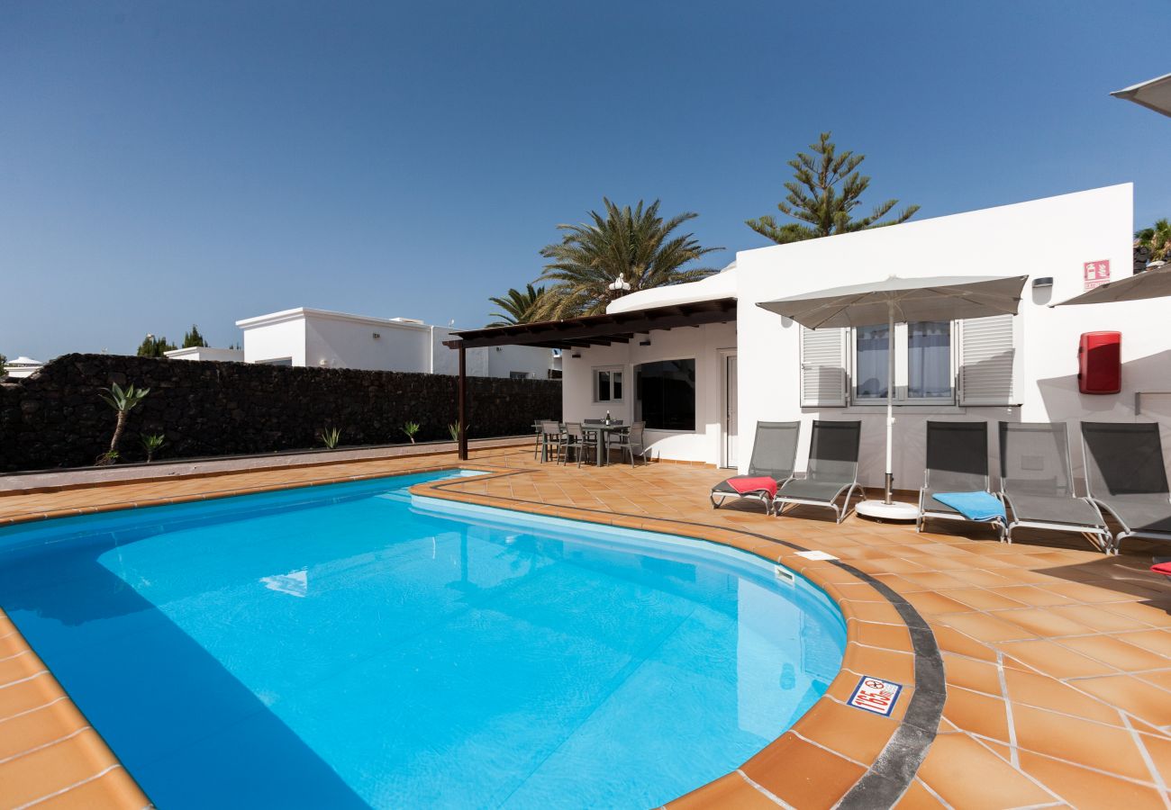 Villa in Puerto del Carmen - Villa Mimi 4 bedroom villa