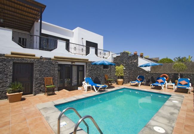 Villa in Puerto del Carmen - Villa Saturn 4 bedroom villa Villa in Puerto del Carmen - Villa Saturn 4 bedroom villa