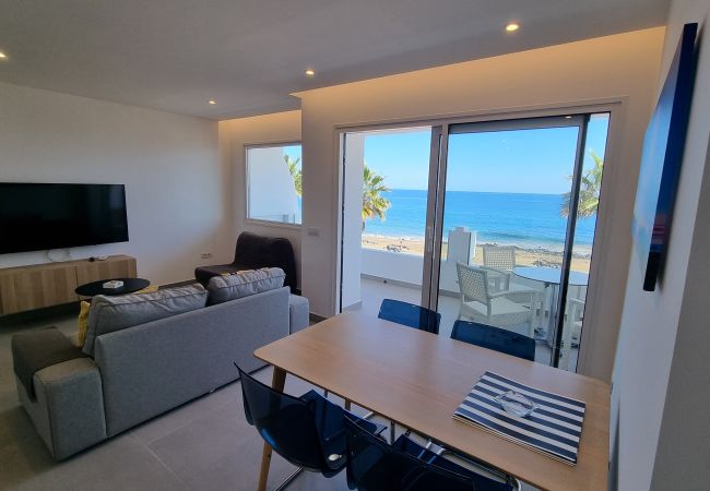 Appartamento a Puerto del Carmen - Costa Luz beach front block 6 Two bedroom apts. Appartamento a Puerto del Carmen - Costa Luz beach front block 6 Two bedroom apts.