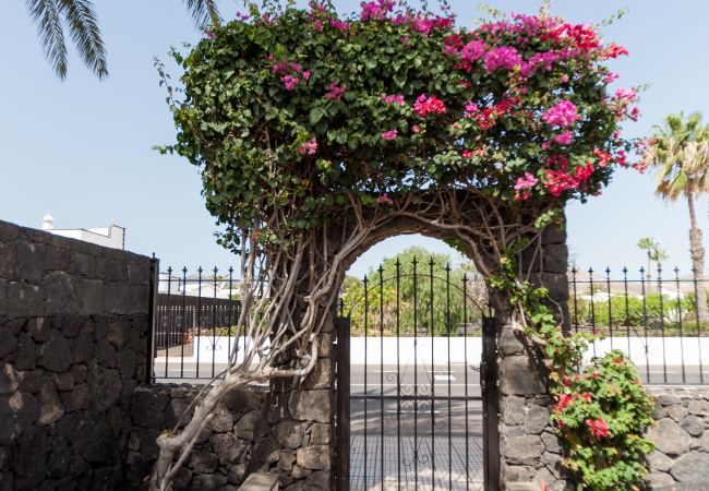 Villa in Puerto del Carmen - Villa Mimi 4 bedroom villa Villa in Puerto del Carmen - Villa Mimi 4 bedroom villa